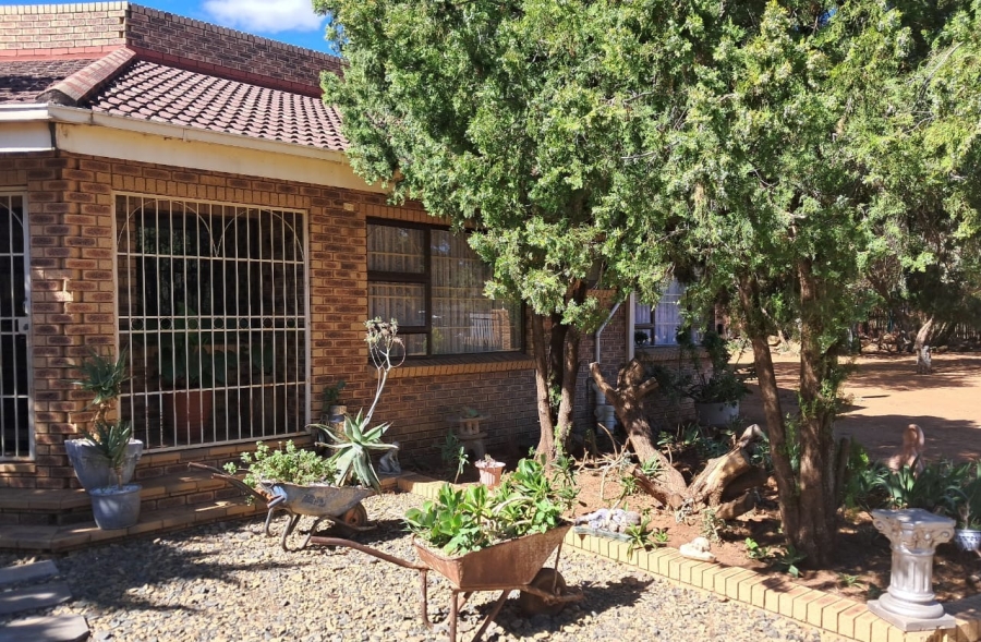 6 Bedroom Property for Sale in Groenvlei Sh Free State